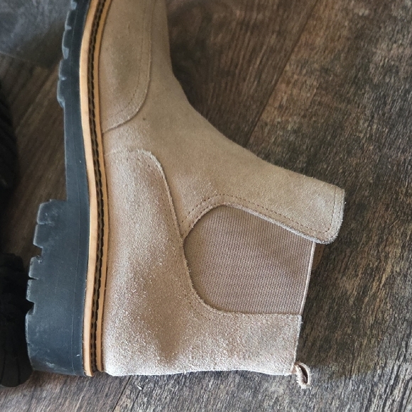 Me Too Women's Tan Suede Chukka Boots - Picture 7 of 8